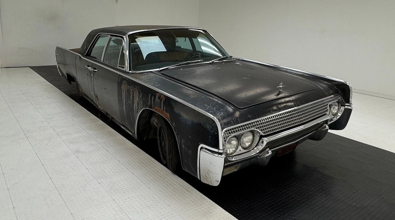 1961 Lincoln Continental 4th Gen - Image 3 of 31
