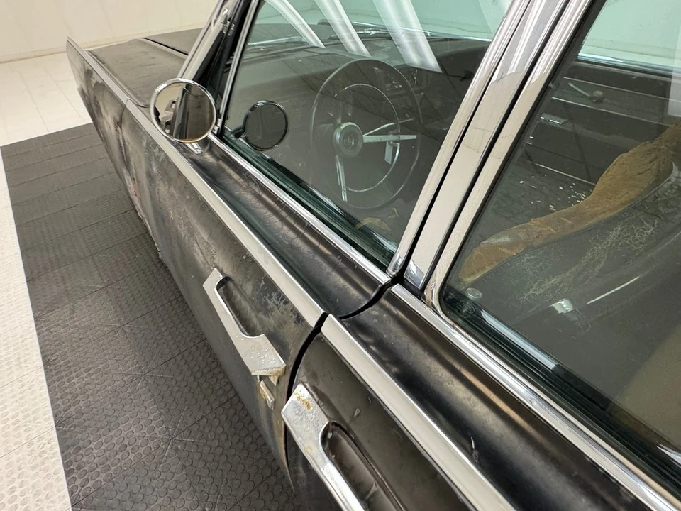 1961 Lincoln Continental 4th Gen - Image 23 of 31