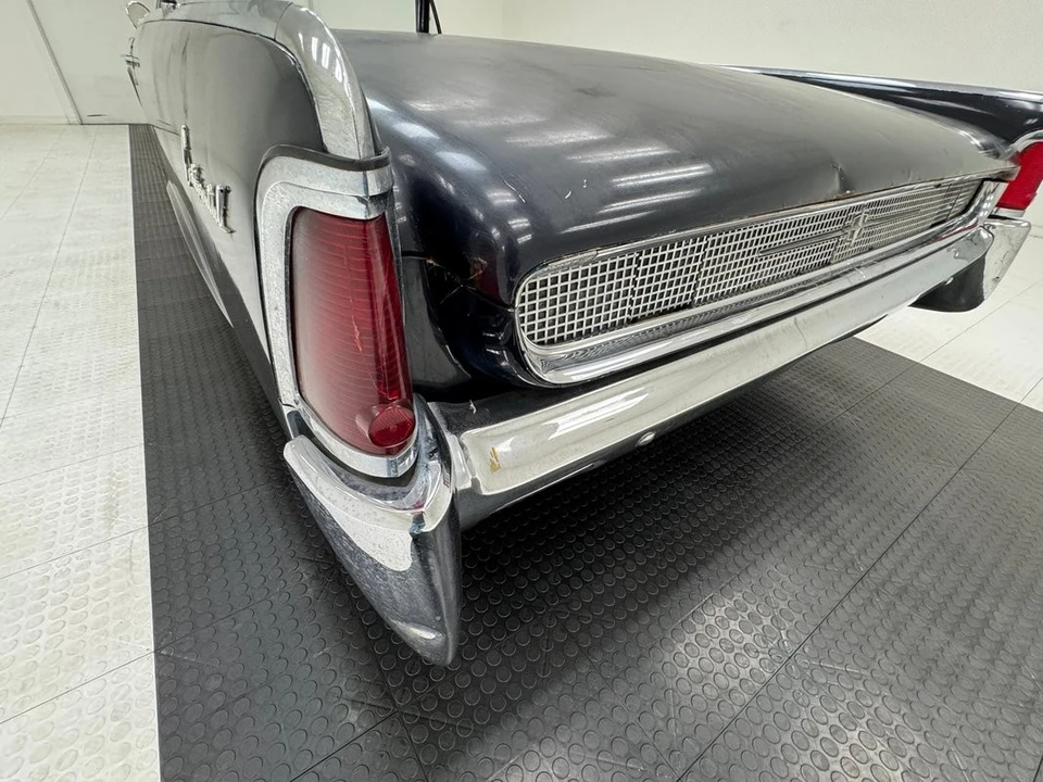 1961 Lincoln Continental 4th Gen - Image 18 of 31