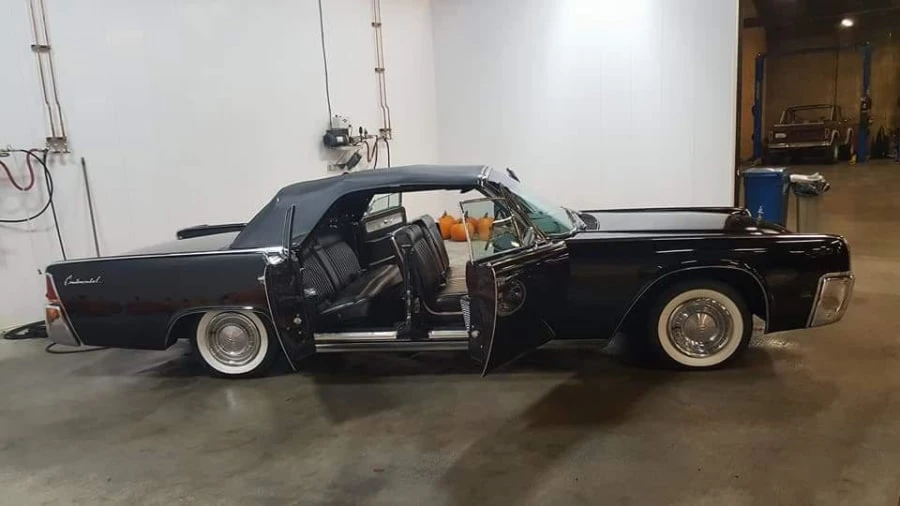 1961 Lincoln Continental 4th Gen - Image 8 of 12