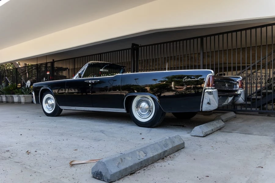 1961 Lincoln Continental 4th Gen - Image 2 of 31