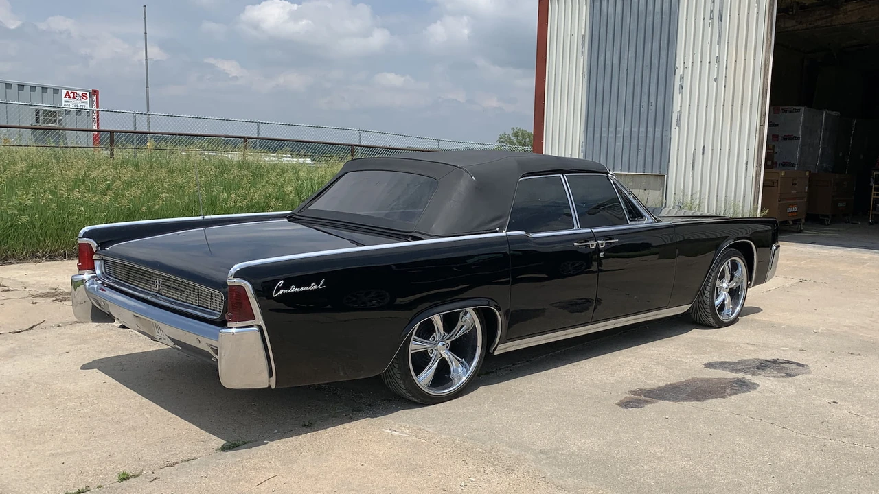 1961 Lincoln Continental 4th Gen - Image 2 of 12
