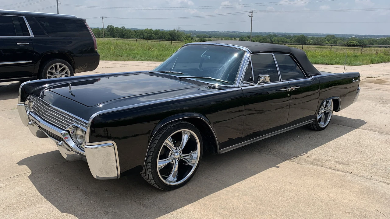 1961 Lincoln Continental 4th Gen - Image 5 of 12