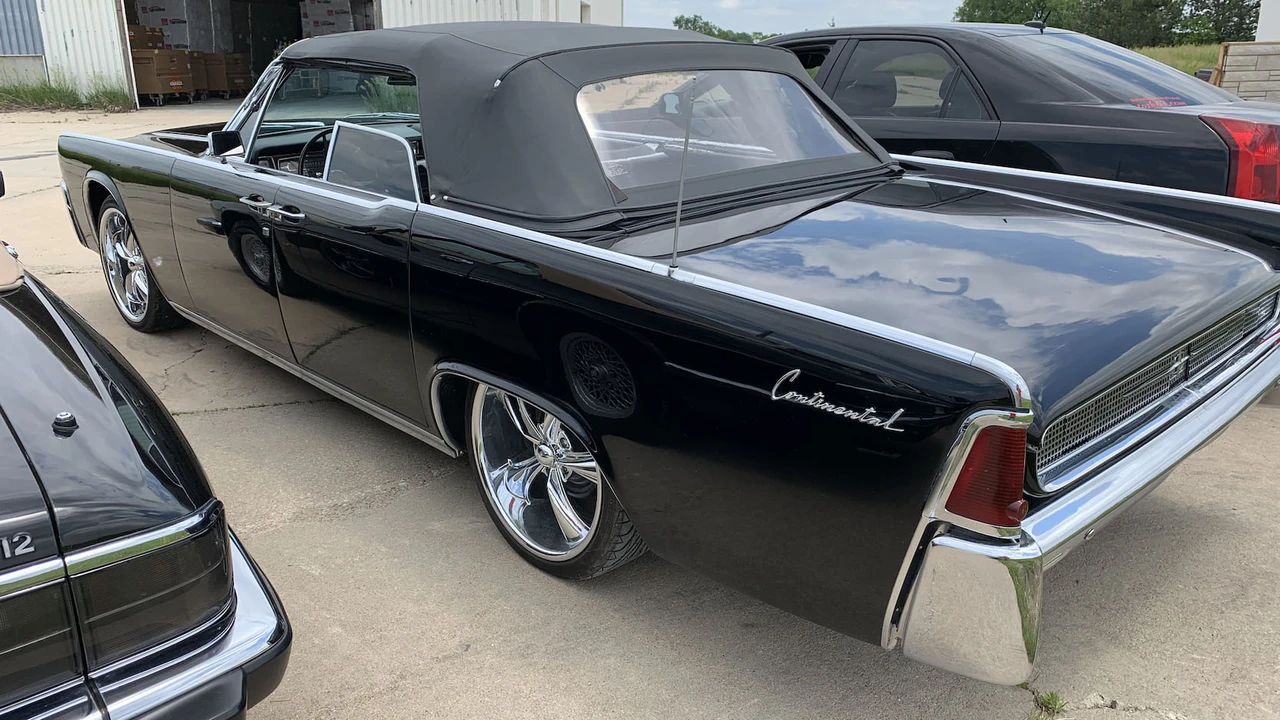 1961 Lincoln Continental 4th Gen - Image 8 of 12
