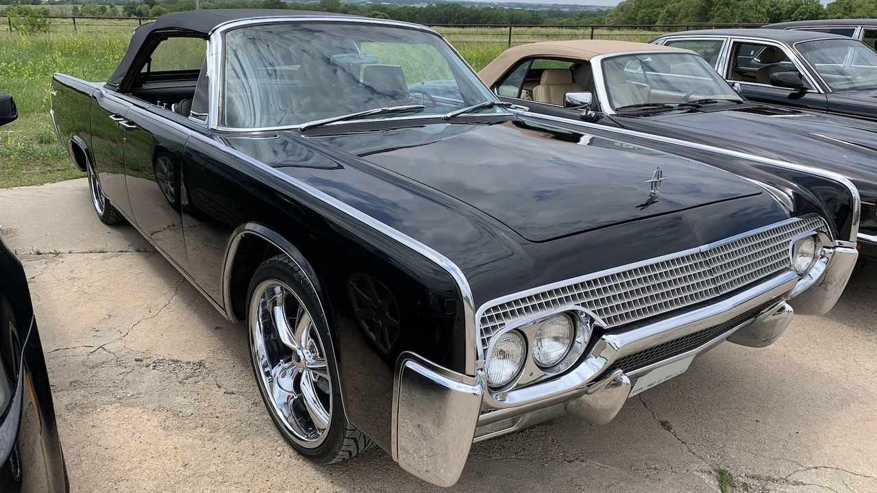 1961 Lincoln Continental 4th Gen - Image 9 of 12