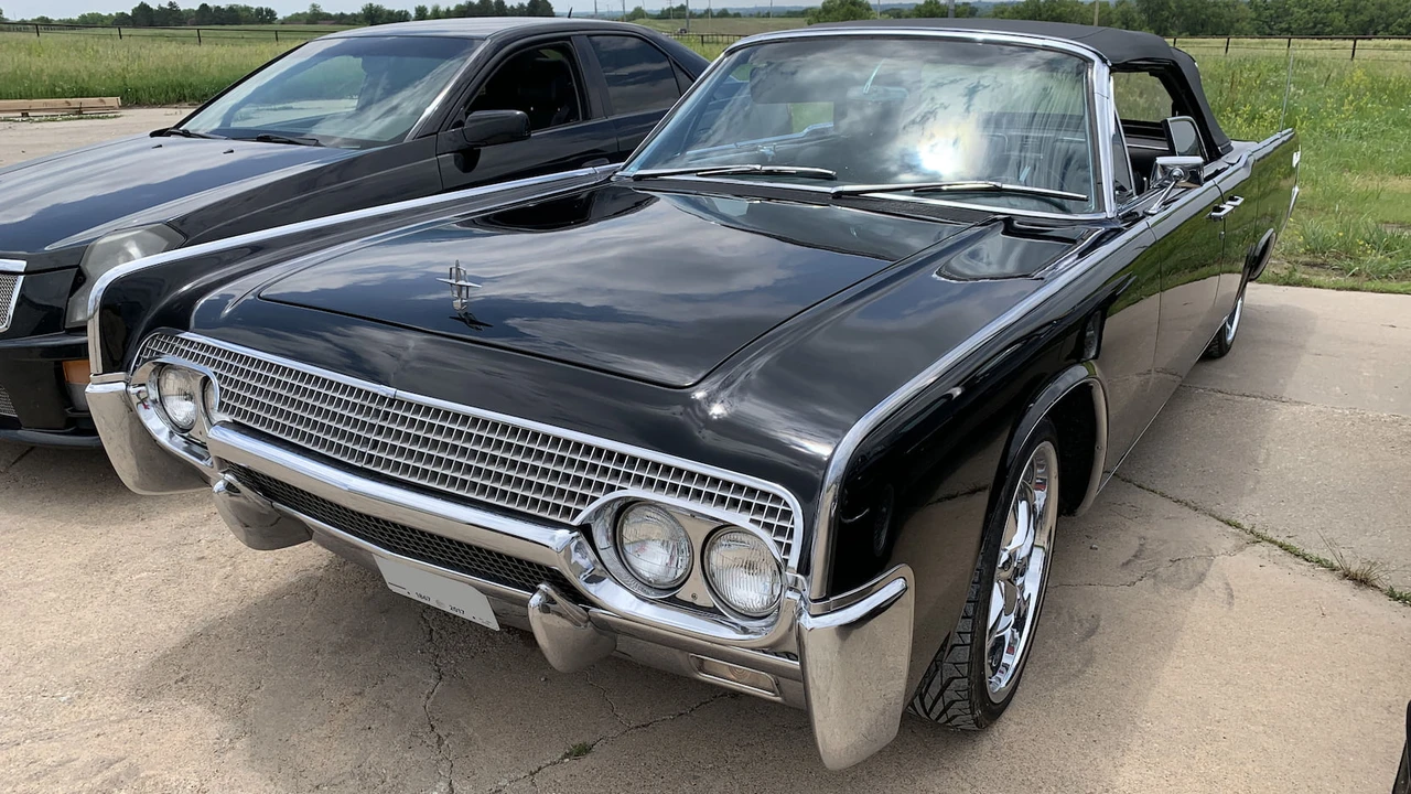 1961 Lincoln Continental 4th Gen - Image 11 of 12