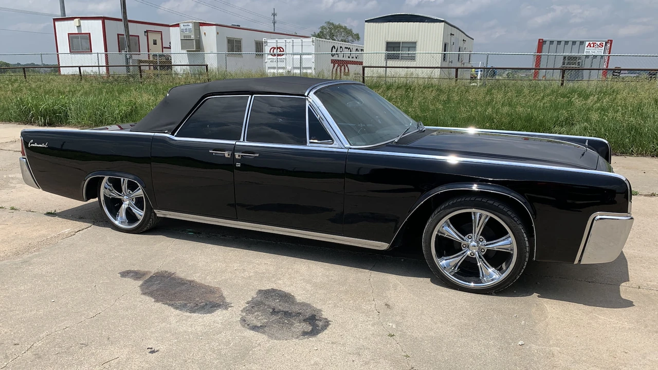 1961 Lincoln Continental 4th Gen - Image 12 of 12
