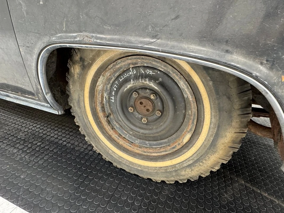 1961 Lincoln Continental 4th Gen - Image 18 of 21