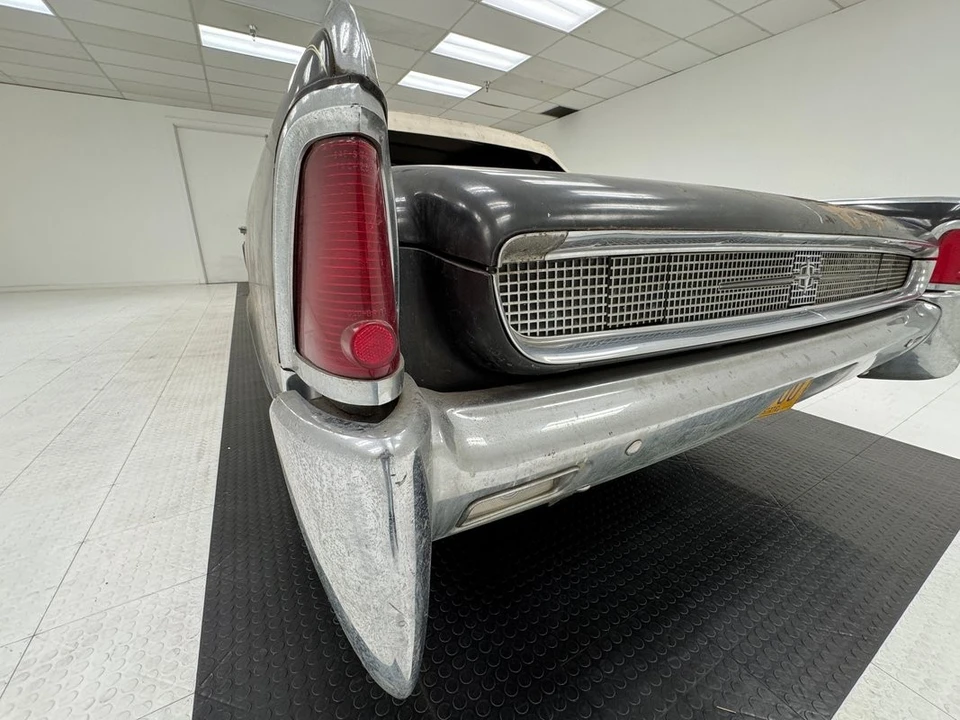 1961 Lincoln Continental 4th Gen - Image 20 of 21