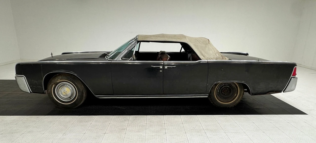 1961 Lincoln Continental 4th Gen - Image 2 of 21