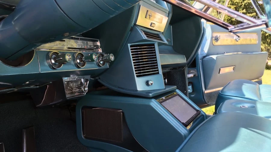 1961 Lincoln Continental 4th Gen - Image 10 of 11
