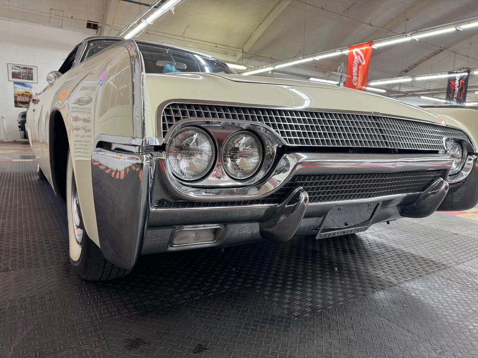 1961 Lincoln Continental 4th Gen - Image 9 of 21