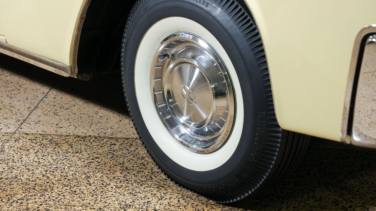 1961 Lincoln Continental 4th Gen - Image 21 of 31