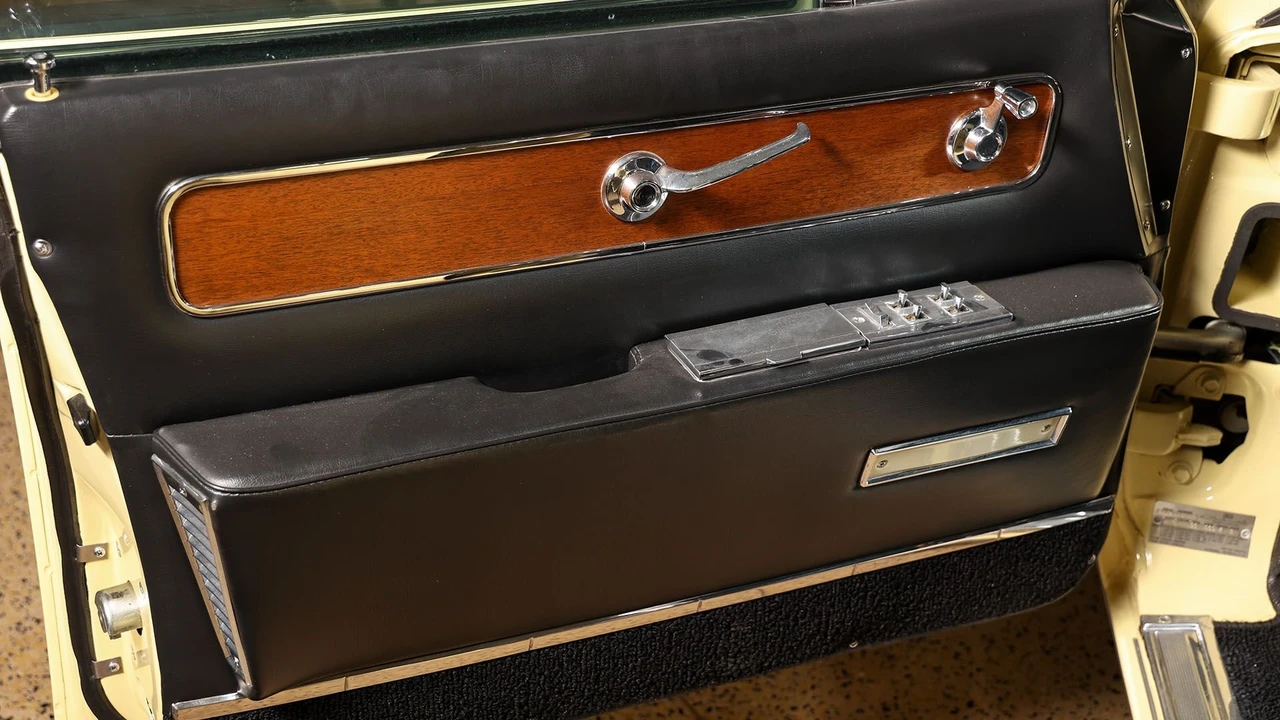 1961 Lincoln Continental 4th Gen - Image 27 of 31