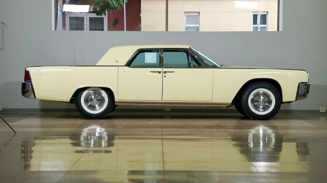1961 Lincoln Continental 4th Gen - Image 2 of 31