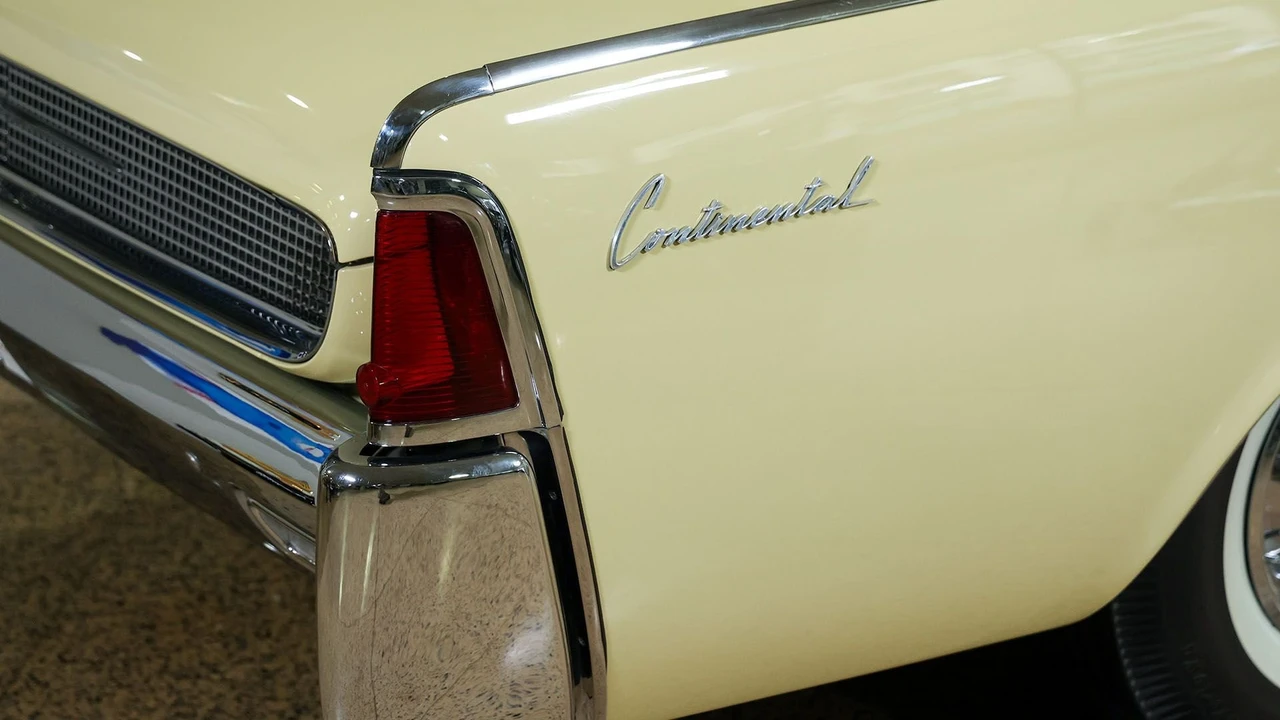 1961 Lincoln Continental 4th Gen - Image 22 of 31