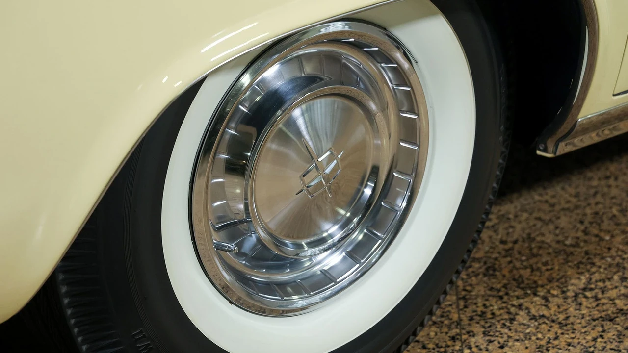 1961 Lincoln Continental 4th Gen - Image 19 of 31