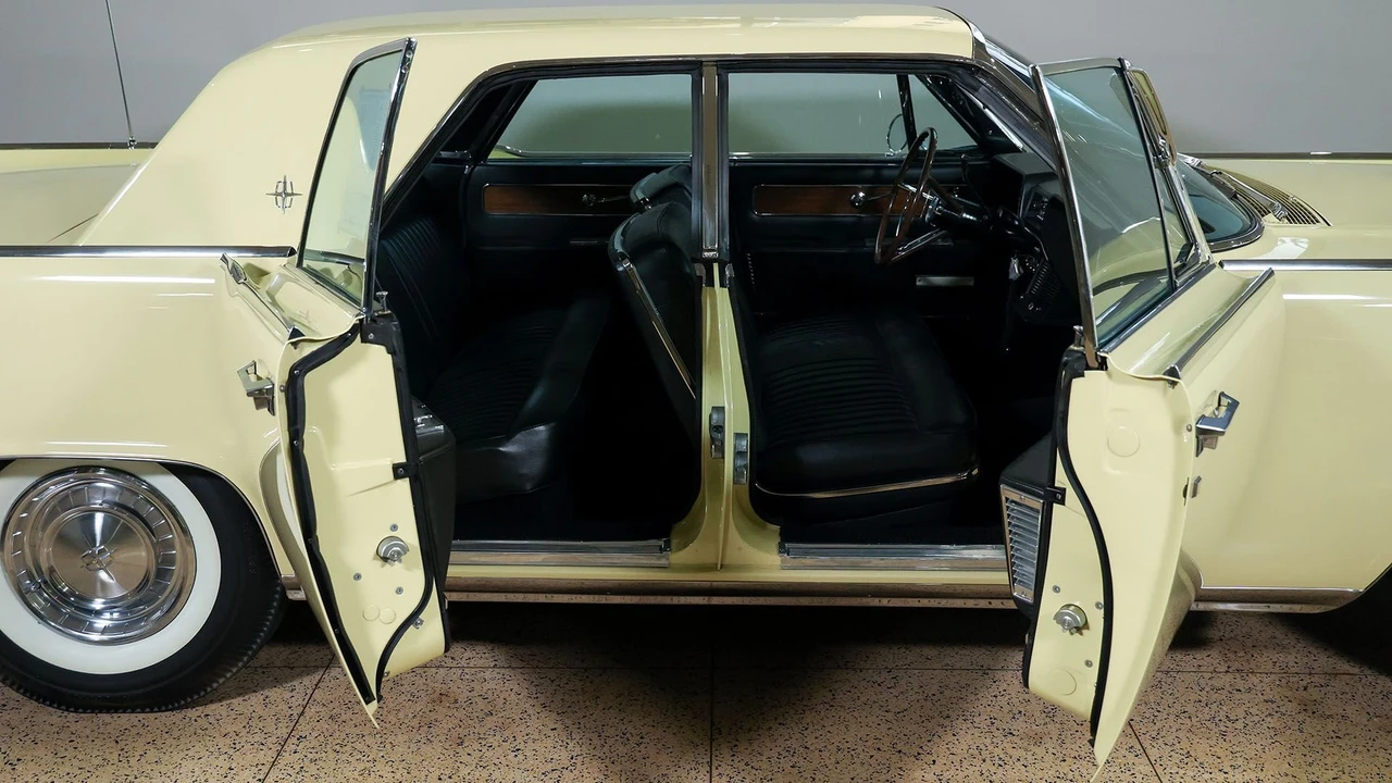 1961 Lincoln Continental 4th Gen - Image 28 of 31