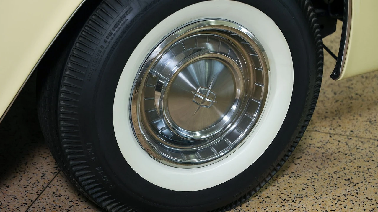 1961 Lincoln Continental 4th Gen - Image 20 of 31