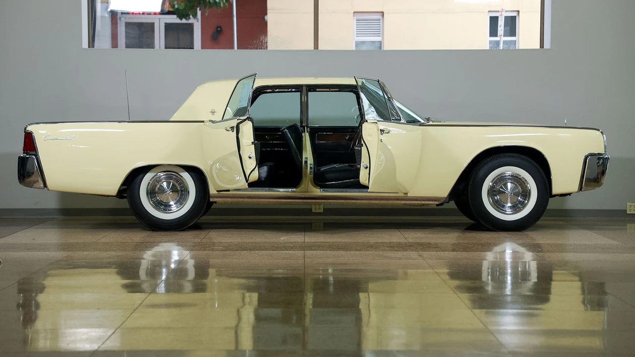1961 Lincoln Continental 4th Gen - Image 7 of 31