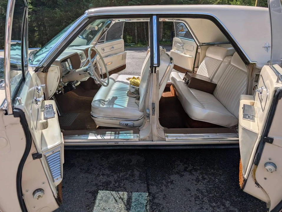 1961 Lincoln Continental 4th Gen - Image 11 of 19