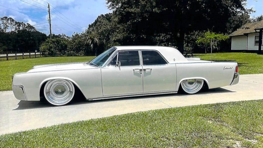 1961 Lincoln Continental 4th Gen - Image 2 of 15