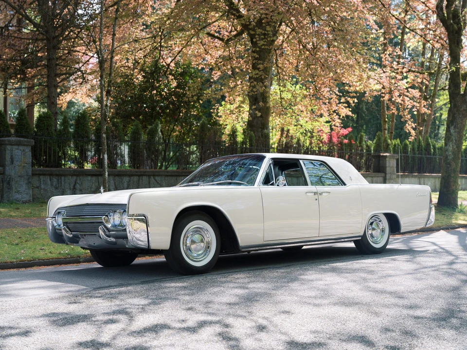 1961 Lincoln Continental 4th Gen - Image 4 of 31