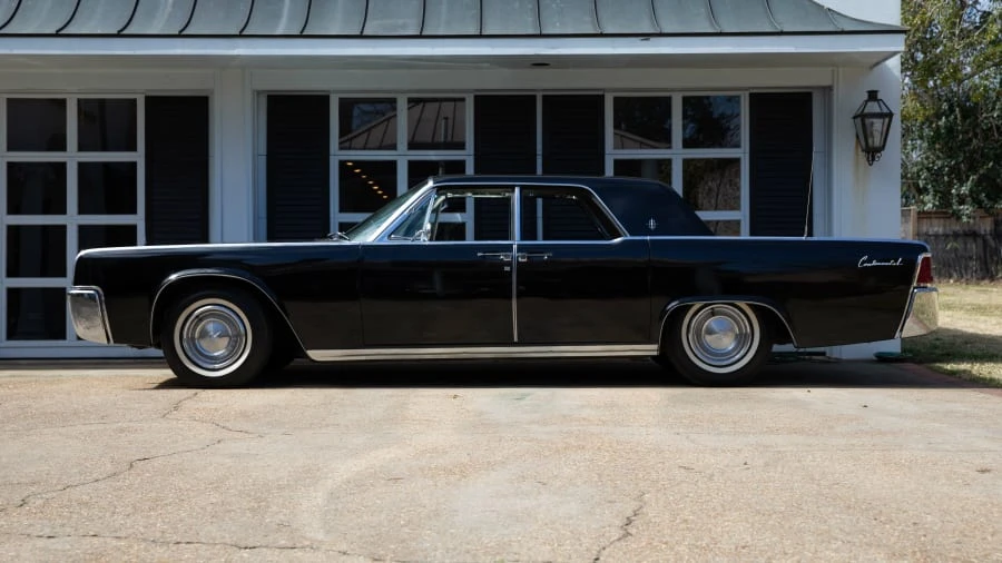 1961 Lincoln Continental 4th Gen - Image 2 of 26