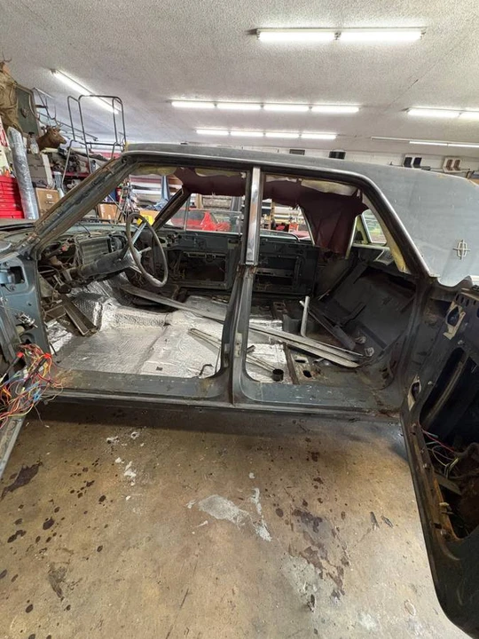 1961 Lincoln Continental 4th Gen - Image 4 of 9
