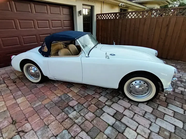 1961 MG MGA 1600 - Image 2 of 11