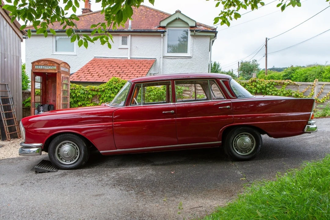 1961 Mercedes-Benz W111 Sedan - Image 4 of 30