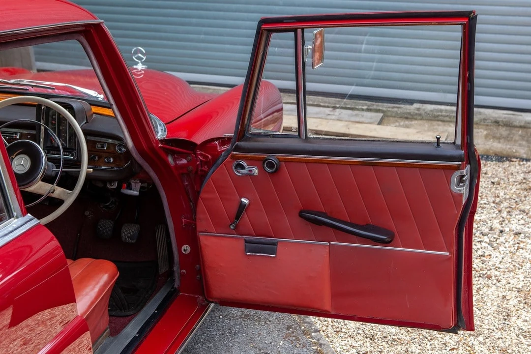 1961 Mercedes-Benz W111 Sedan - Image 21 of 30
