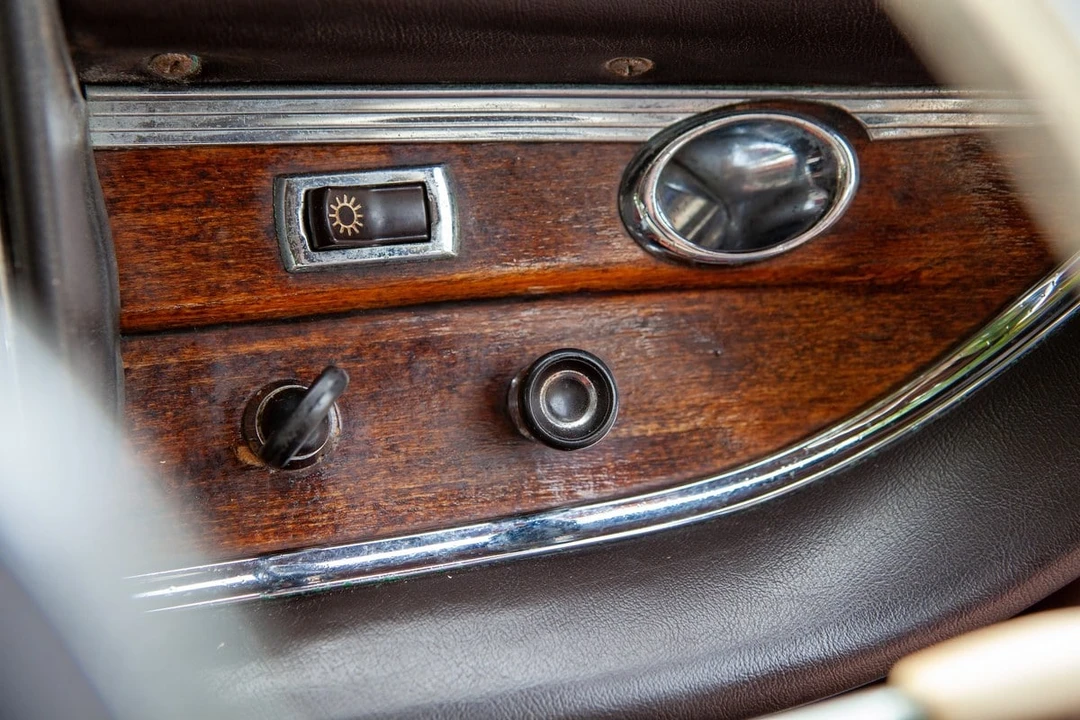 1961 Mercedes-Benz W111 Sedan - Image 25 of 30