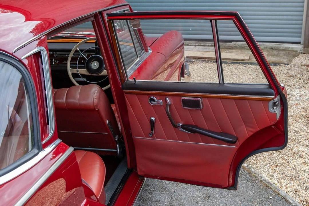 1961 Mercedes-Benz W111 Sedan - Image 28 of 30