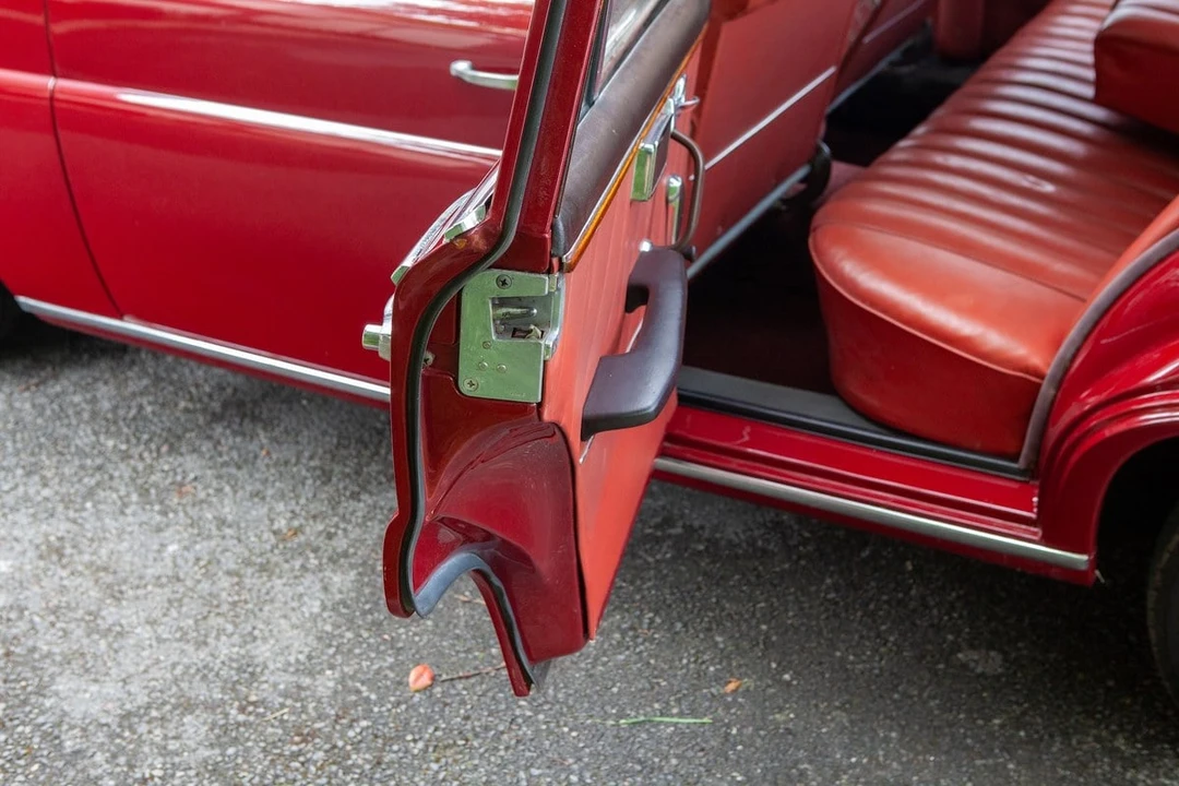 1961 Mercedes-Benz W111 Sedan - Image 15 of 30