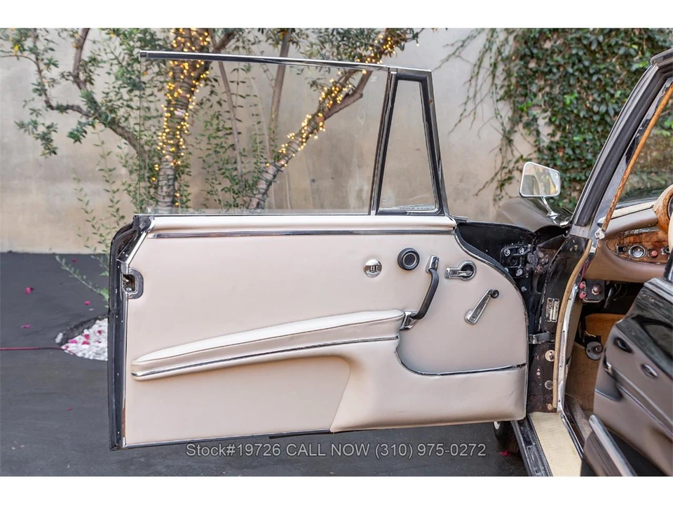 1961 Mercedes-Benz W111 Sedan - Image 15 of 31