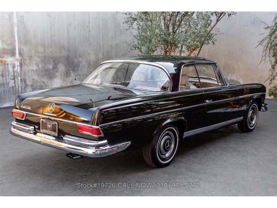 1961 Mercedes-Benz W111 Sedan - Image 5 of 31