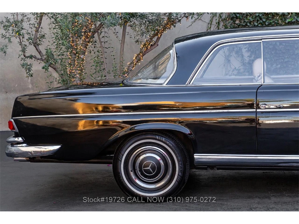 1961 Mercedes-Benz W111 Sedan - Image 11 of 31