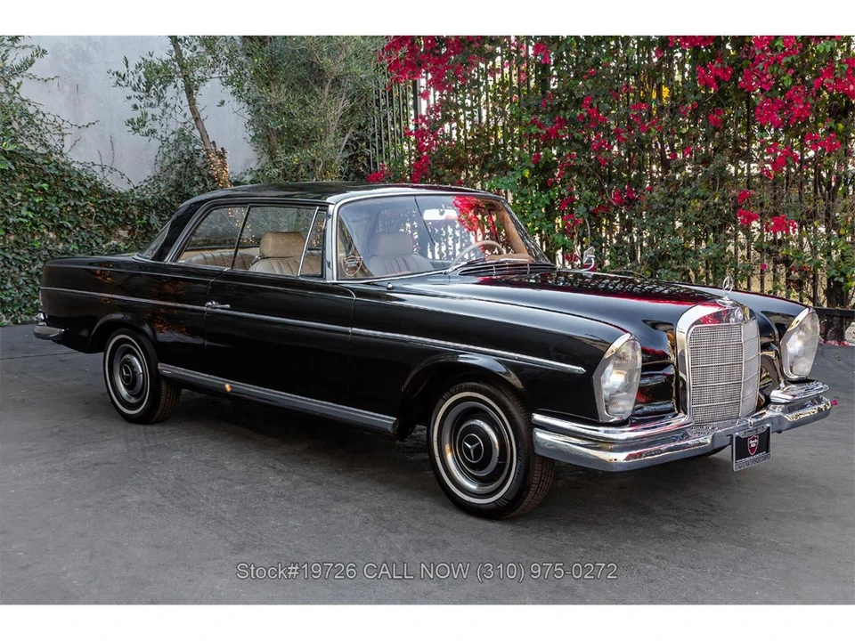 1961 Mercedes-Benz W111 Sedan - Image 3 of 31
