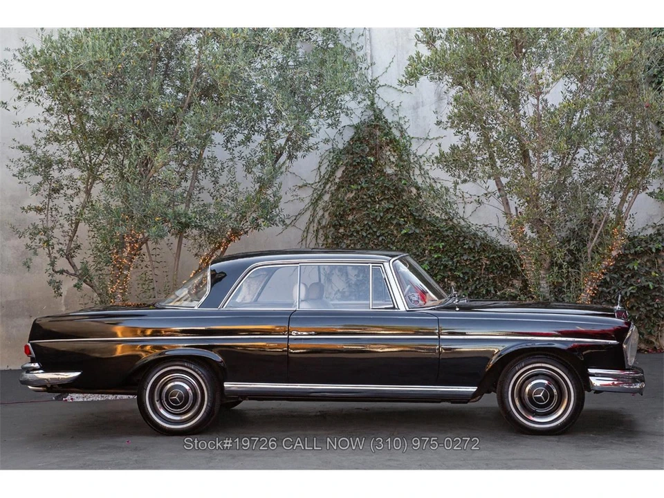 1961 Mercedes-Benz W111 Sedan - Image 4 of 31