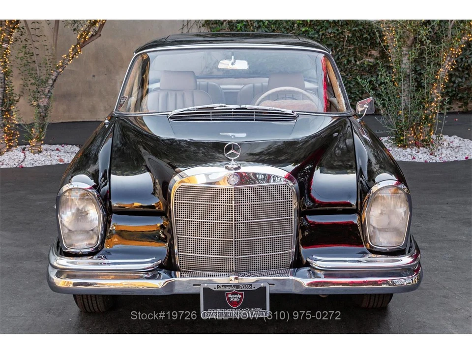 1961 Mercedes-Benz W111 Sedan - Image 2 of 31