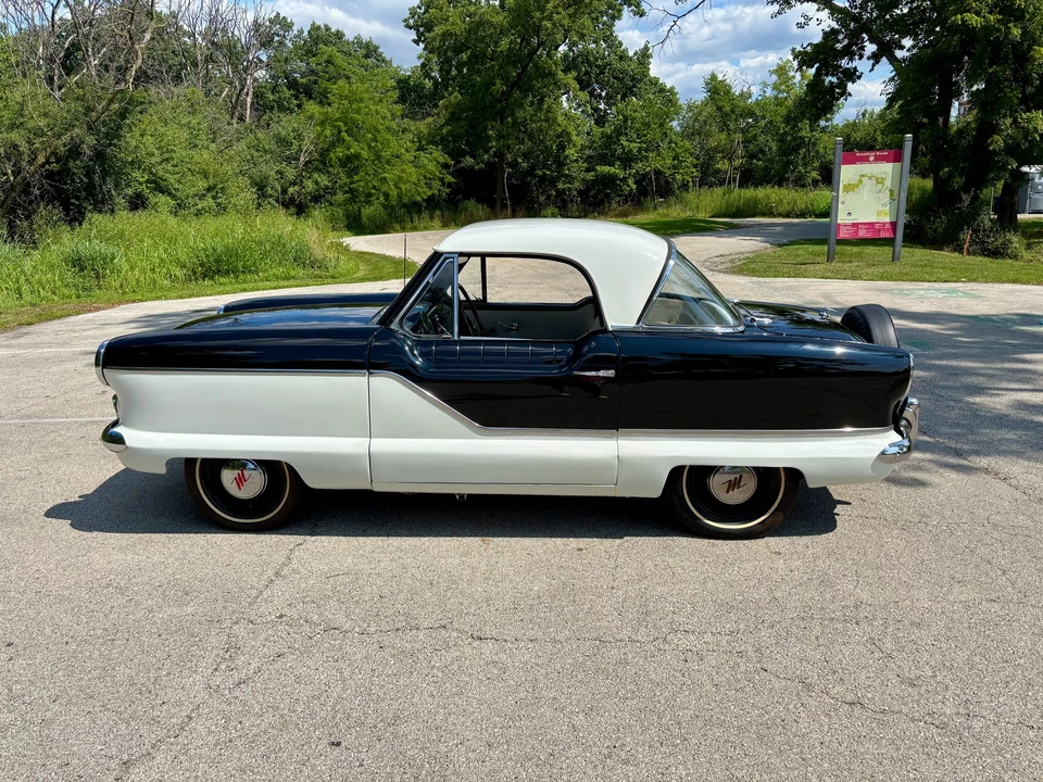 1961 Nash Metropolitan - Image 13 of 31