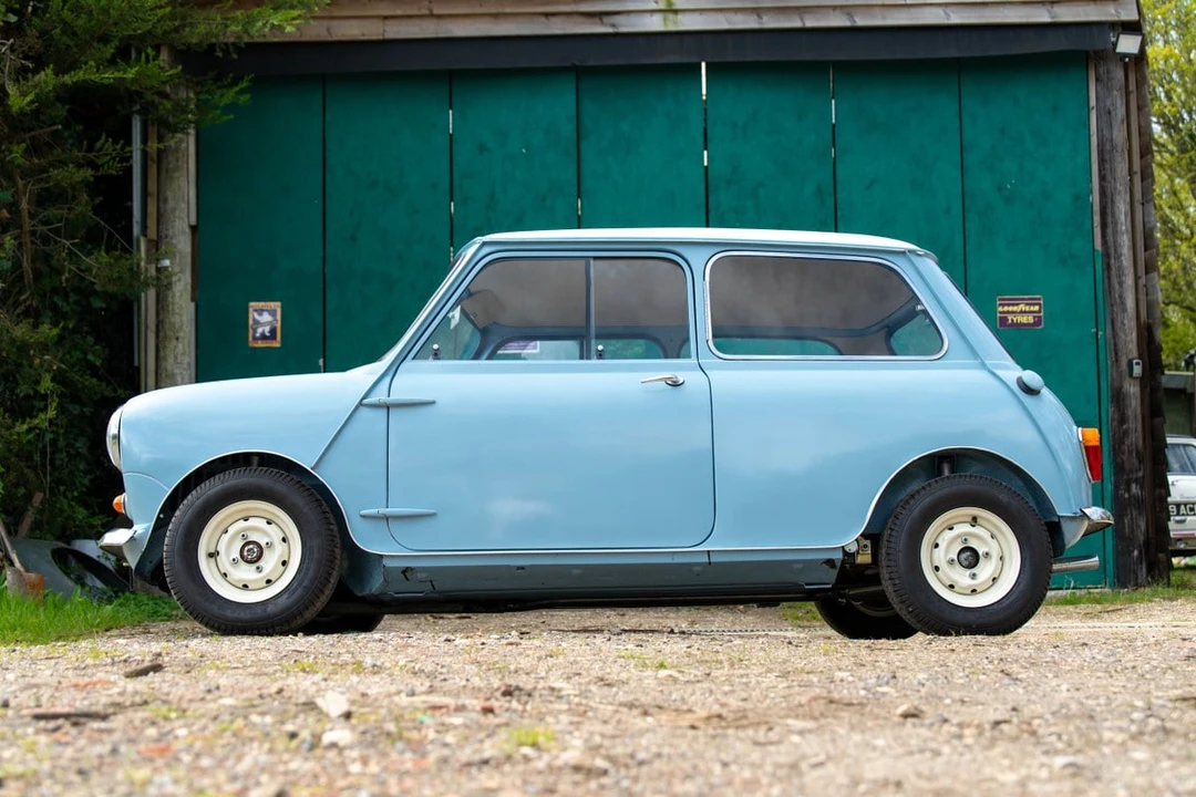 1961 Morris - Image 8 of 30