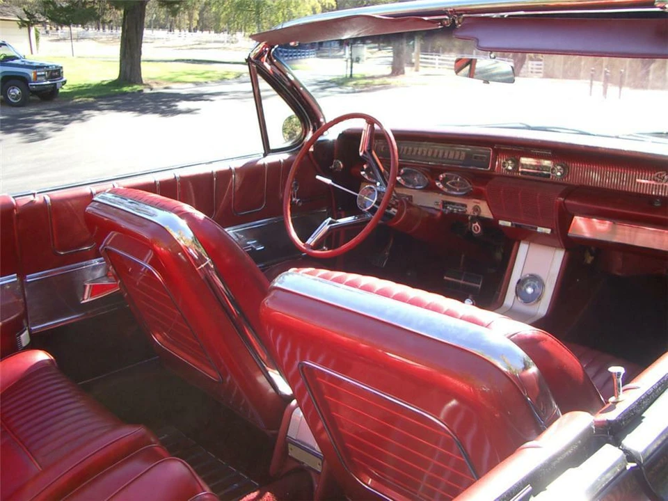 1961 Oldsmobile Starfire - Image 5 of 8