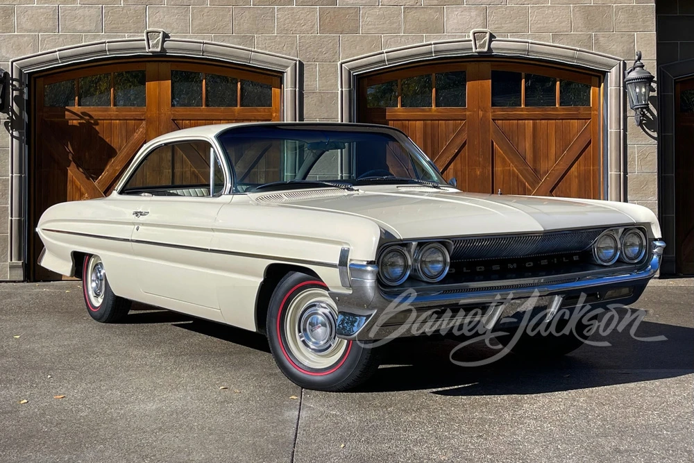 1961 Oldsmobile 88 - Image 6 of 11