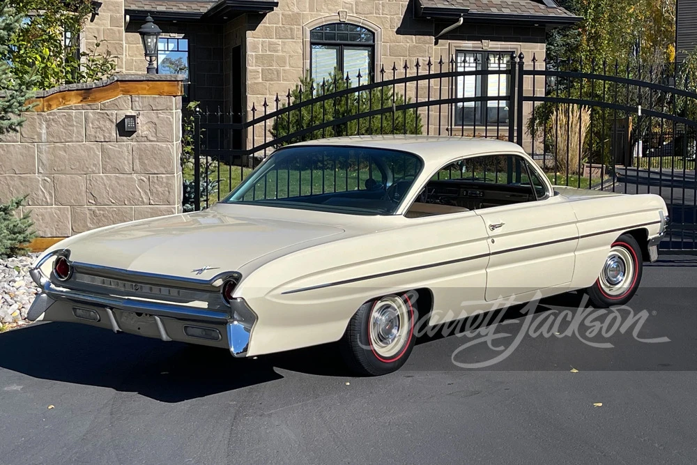 1961 Oldsmobile 88 - Image 10 of 11