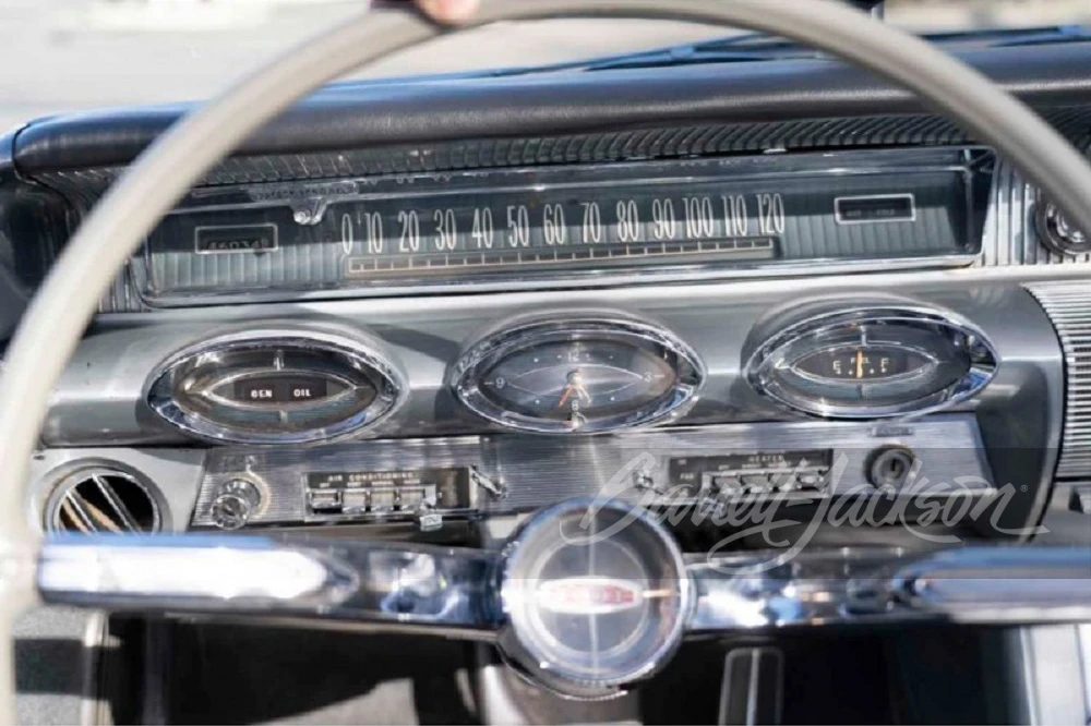 1961 Oldsmobile Starfire - Image 11 of 13