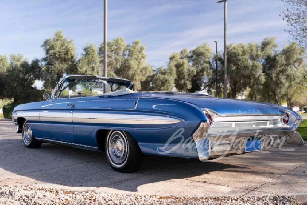 1961 Oldsmobile Starfire - Image 12 of 13