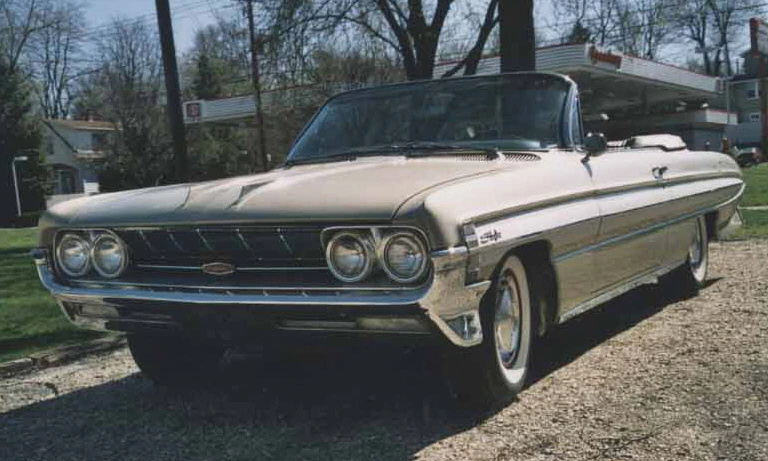 1961 Oldsmobile Starfire - Image 2 of 6