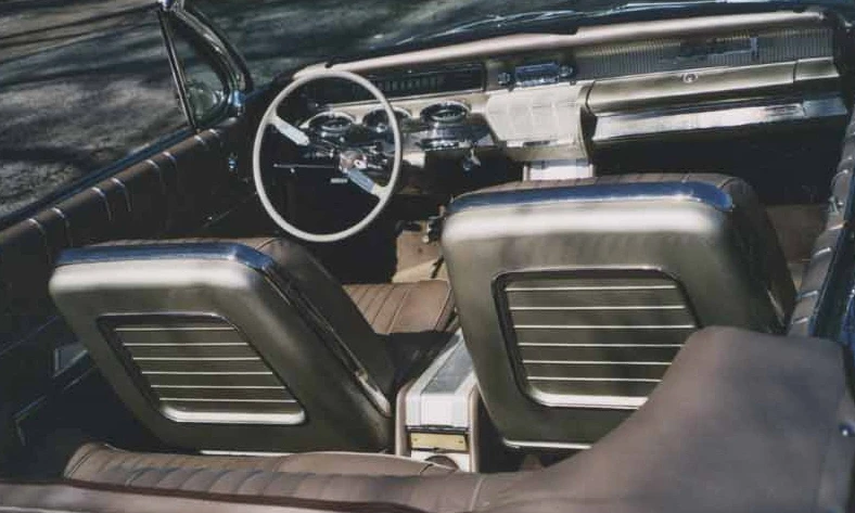 1961 Oldsmobile Starfire - Image 4 of 6